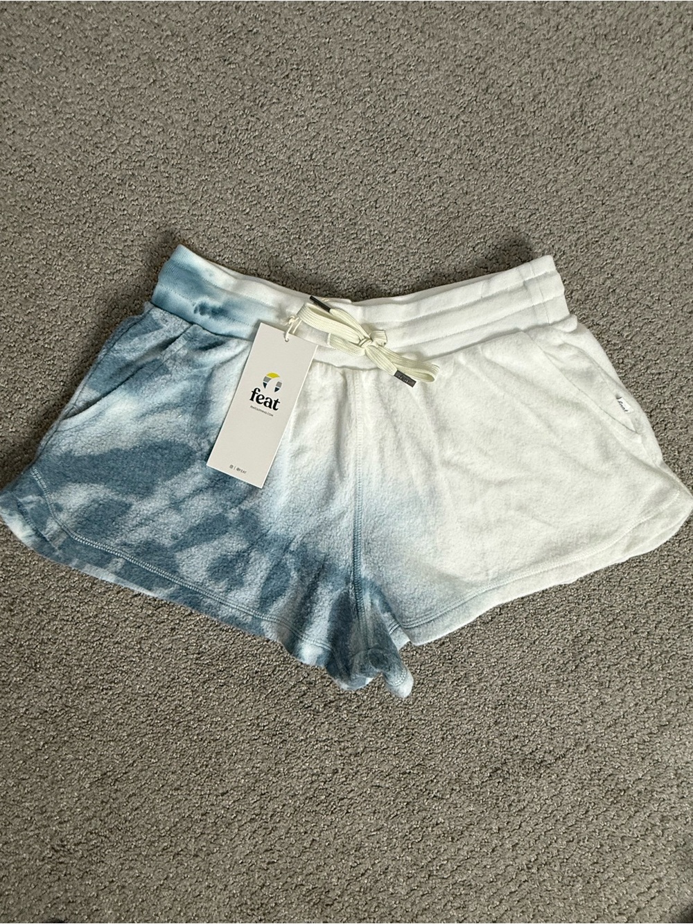 feat. Blanket blend shorts in Pacific Swirl size Small